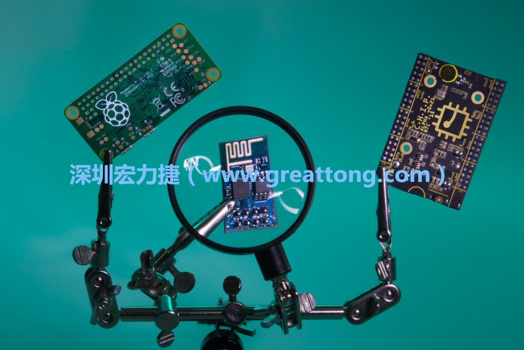 A Raspberry Pi Zero、ESP8266和CHIP。